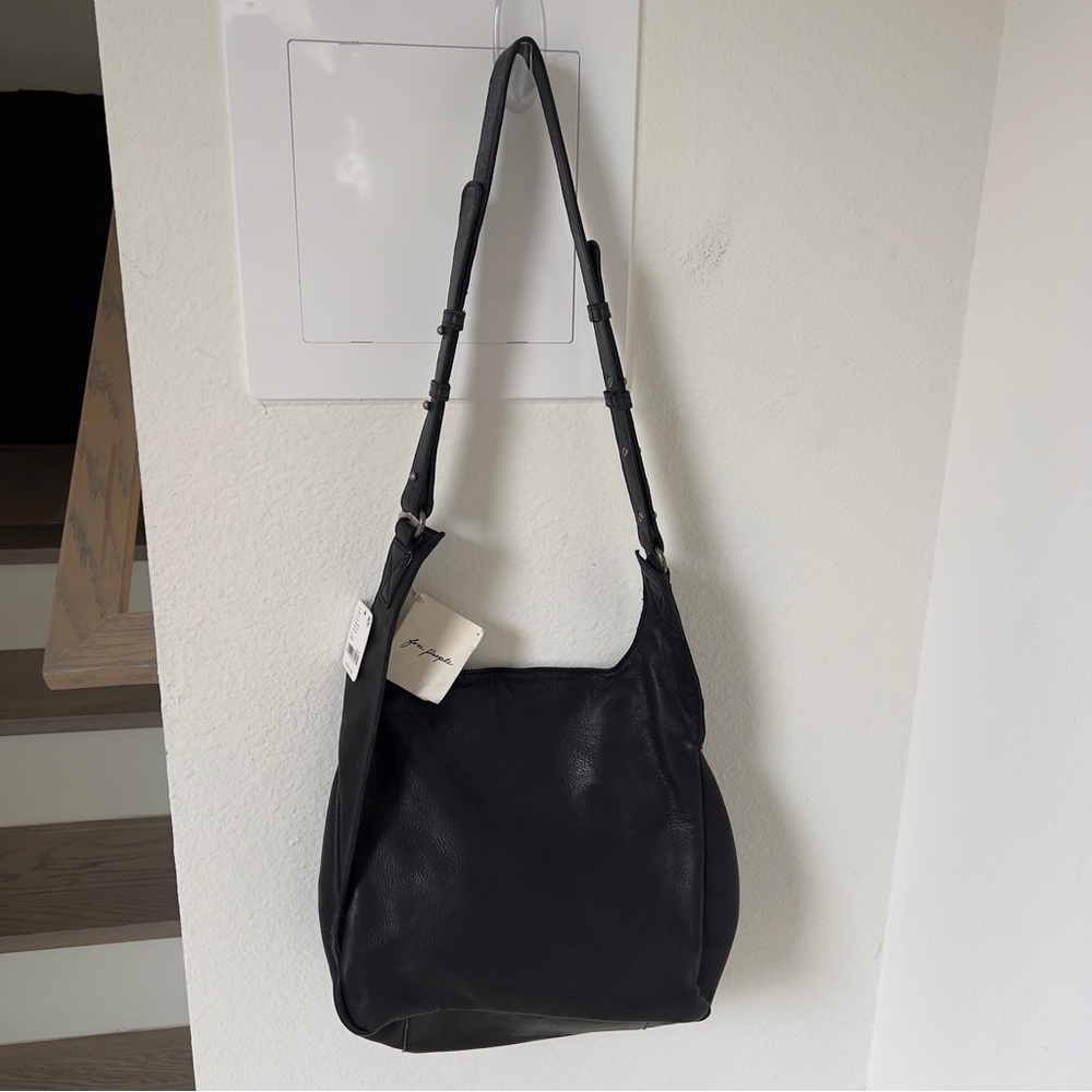 NWT Free People Titan Crossbody Bag in Black - Picture 3 of 9